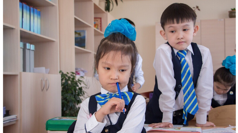 В первый класс будут принимать без экзаменов в Казахстане