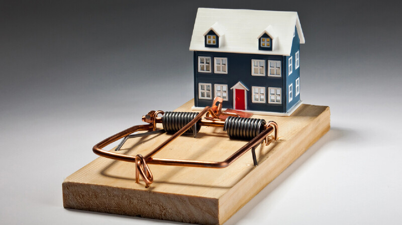 Мошенница из Павлодара оставила без жилья и денег малоимущих