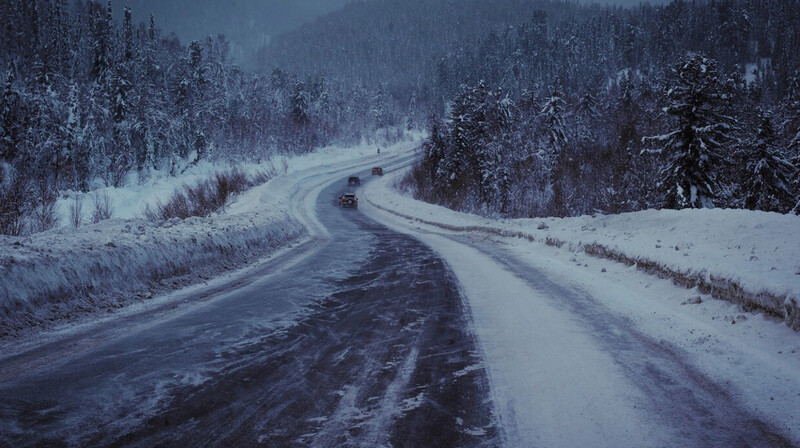 Трассу в Жамбылской области закрыли из-за метели