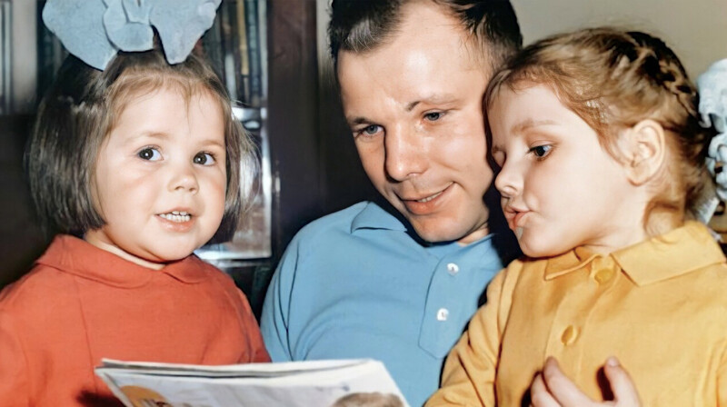 Дочь Юрия Гагарина будет получать отчисления с мерча, где упоминается ее отец