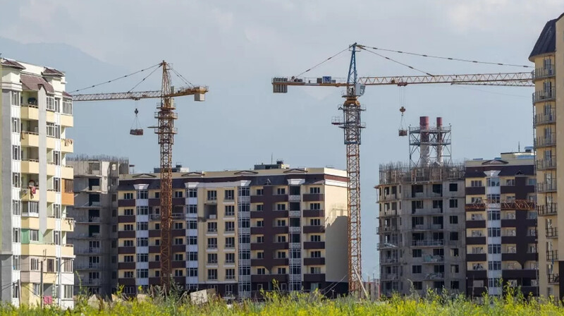 Досаев начал бороться с точечной застройкой в Алматы