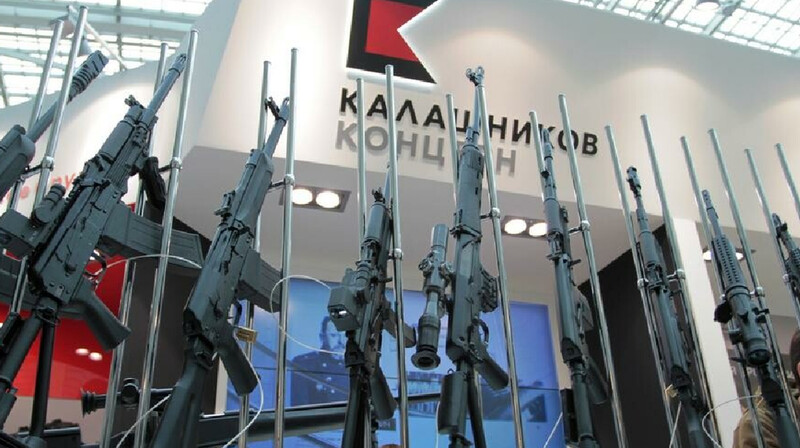 В японский пакет санкций попали Артём Усс и концерн "Калашников"