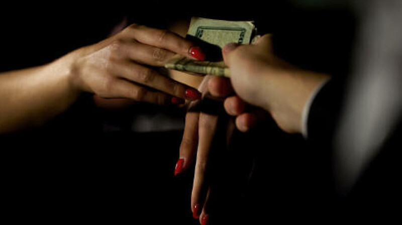 Нелегалки из Африки оказывали интимные услуги в Астане