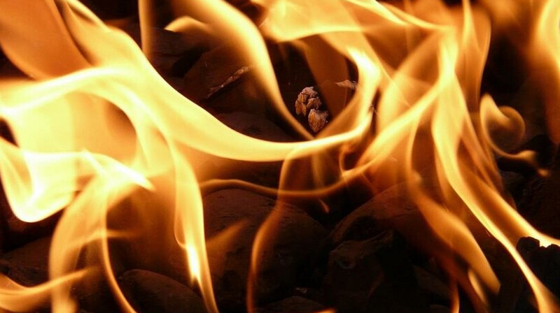 Спасатели ликвидировали пожар в дачном доме в Костанайской области