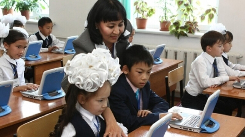 В Казахстане почти полмиллиона педагогов - женщины