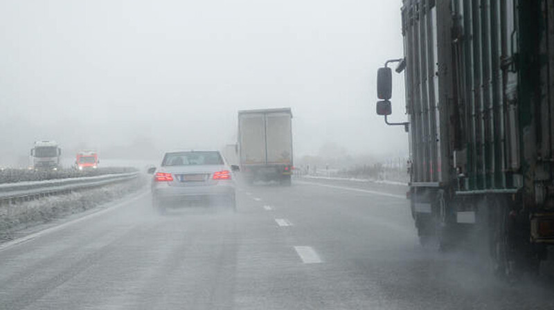Две трассы из-за ухудшения погодных условий закрыли в Казахстане