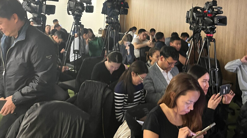 Дело Бишимбаева: в столичном суде не признают, что мешают работать журналистам