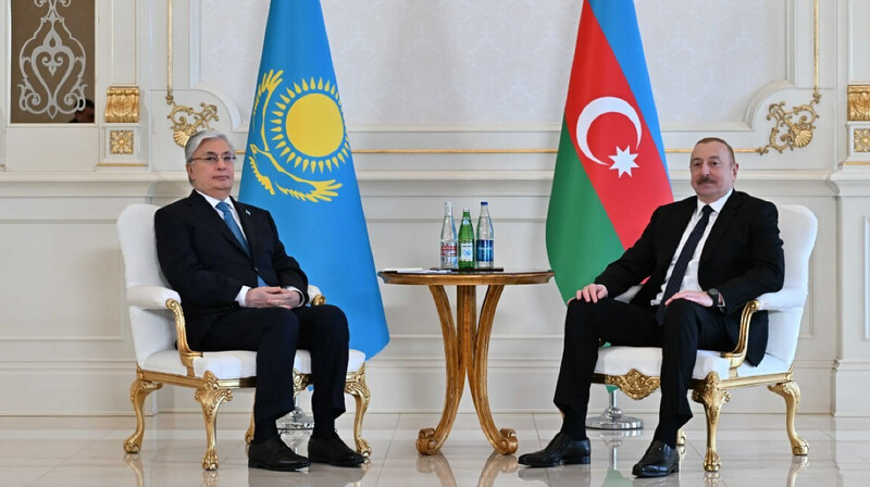 Токаев провел переговоры с президентом Азербайджана