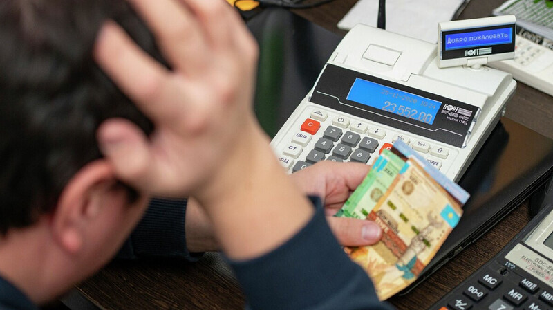 В Косшы налоговик оформлял кредиты на желающих сдать декларацию