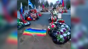 В Ростове на могилах участников СВО разложили ЛГБТ-флаги