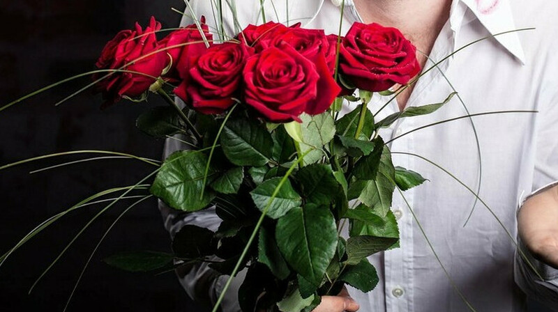 Подросток из Костаная поехал дарить цветы девушке в Астану