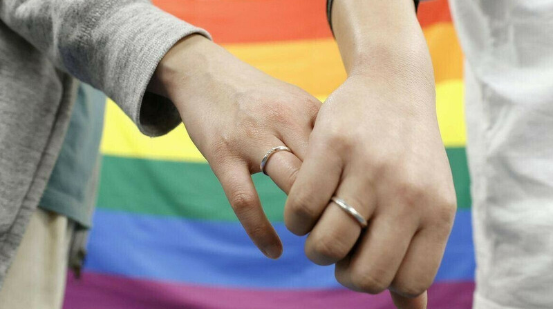 "Девушки, в Копенгаген!" - россиянки не могут расторгнуть однополый брак