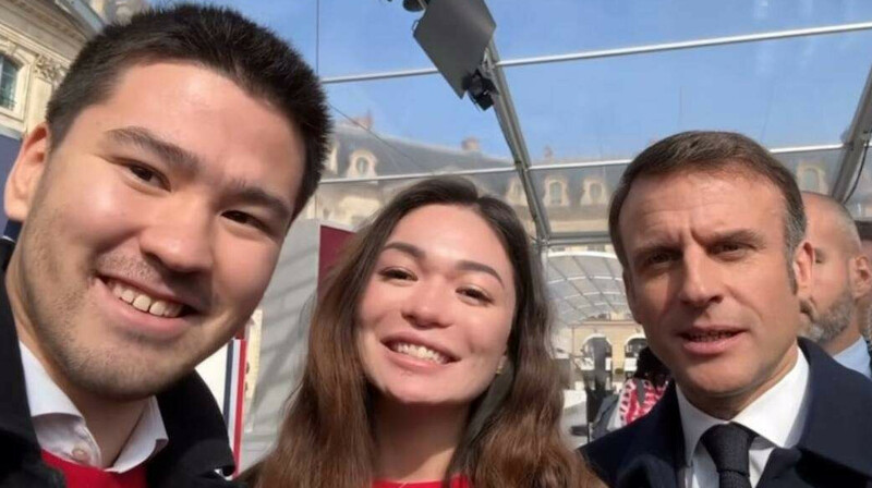 Макрон поздравил пару из Казахстана с помолвкой