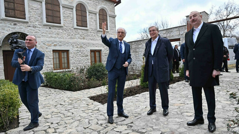 Токаев и Алиев посетили азербайджанский город Шушу