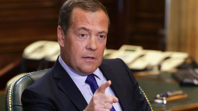 Медведев на фоне ожесточённых боестолкновений предлагает Киеву капитуляцию либо компромисс