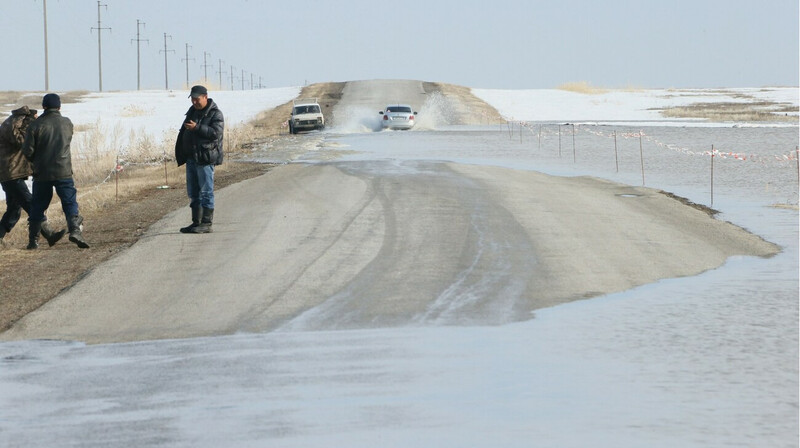 На трассах Казахстана зарегистрировано 10 переливов