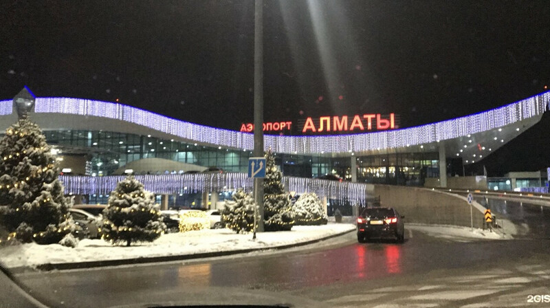 Снегопад спровоцировал коллапс в аэропорту Алматы