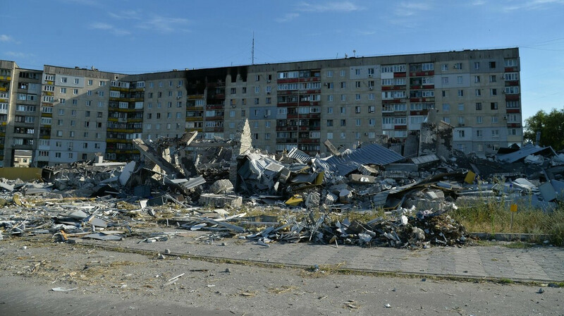 ВСУ нанесли удар по многоэтажке в Лисичанске