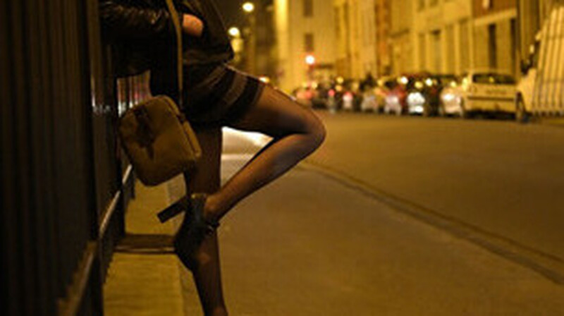 В Казахстане введут наказание за интим-услуги через Интернет