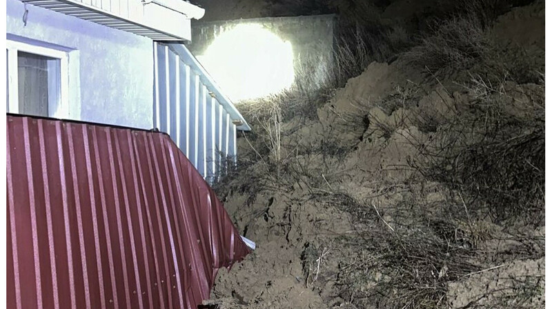 В коттеджном городке Алматинской области произошел сход оползня