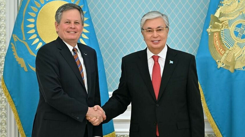 Токаев принял американского сенатора Стива Дэйнса