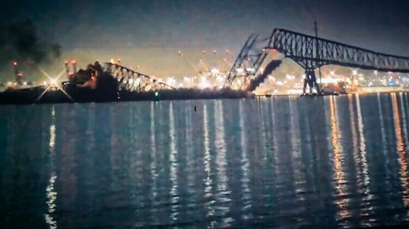 В США после обрушения моста нашли тела двух строителей