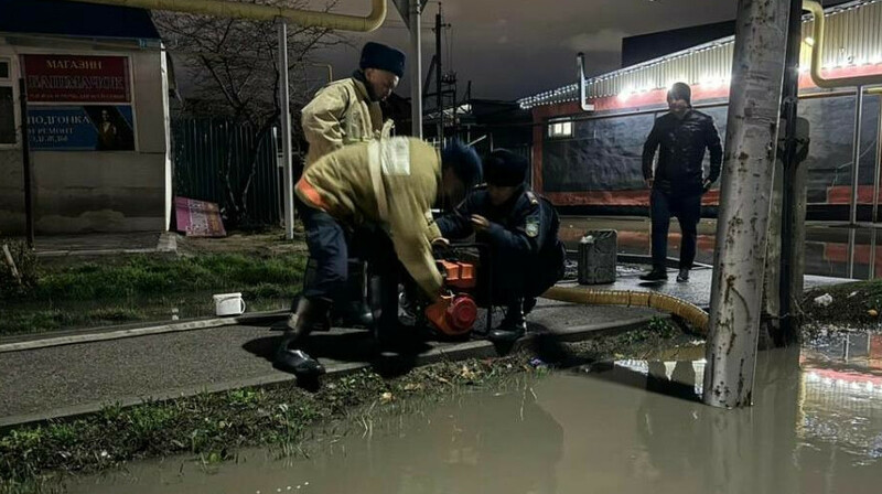 38 локальных подтоплений произошло во время урагана в Алматы