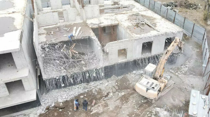 В горной местности Алматы снесли пять незаконных построек