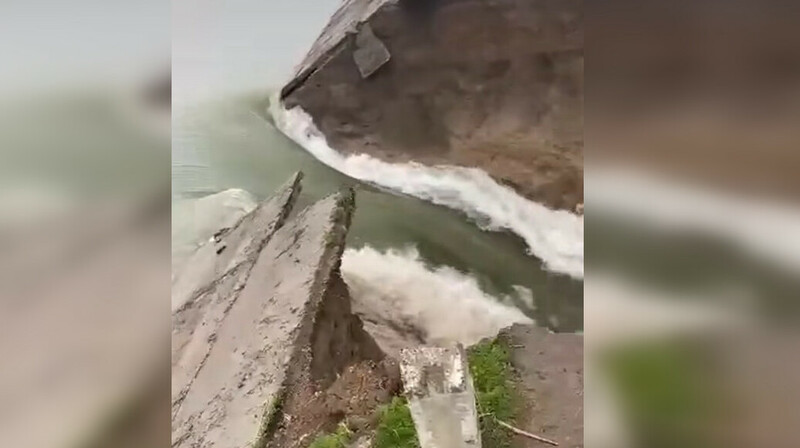 Плотину Ворошиловского водохранилища прорвало в Алматинской области. ВИДЕО