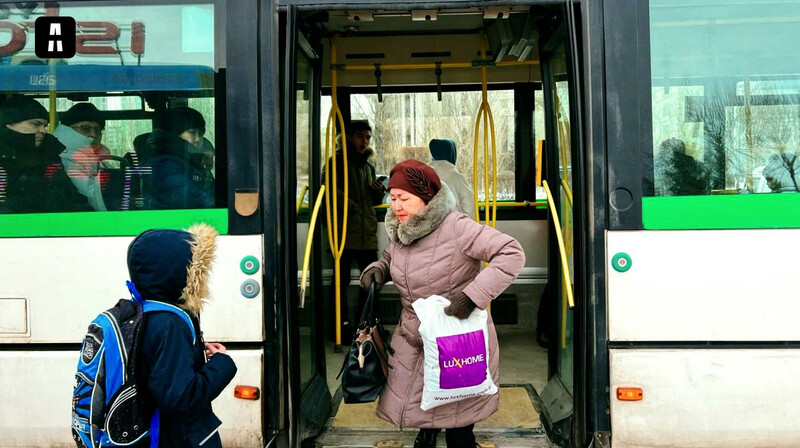 Актюбинец получал оплату за проезд в одном из автобусов на свой счет