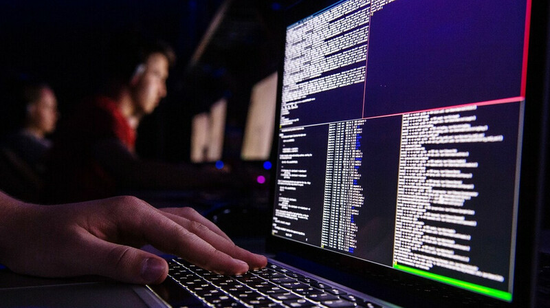 «Казахтелеком» и «AirAstana» оштрафованы за утечку персональных данных казахстанцев