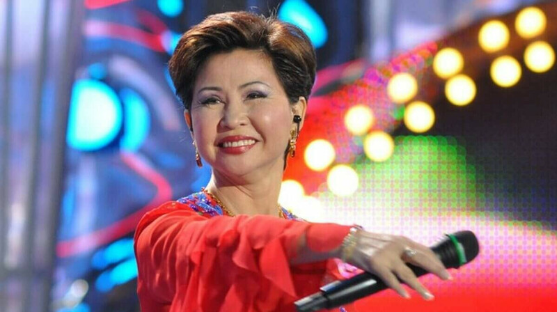 Роза Рымбаева исполнила песню на китайском в Пекине