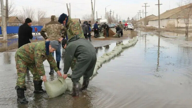 Спасателя пырнули ножом во время противопаводковых мероприятий в ЗКО