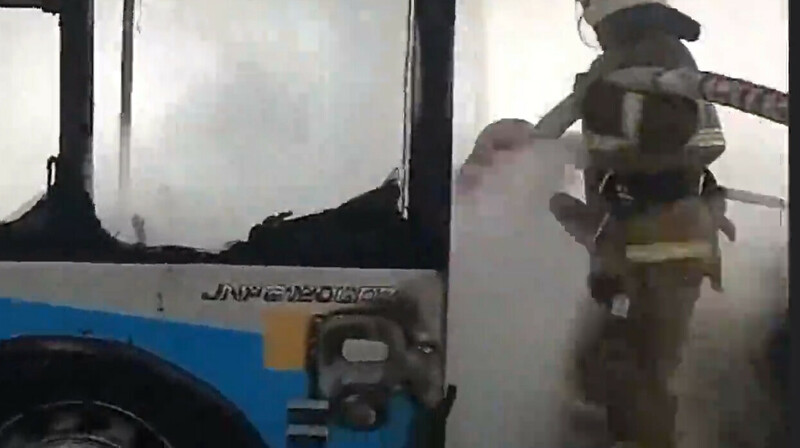 Троллейбус загорелся на улице Сатпаева в Алматы