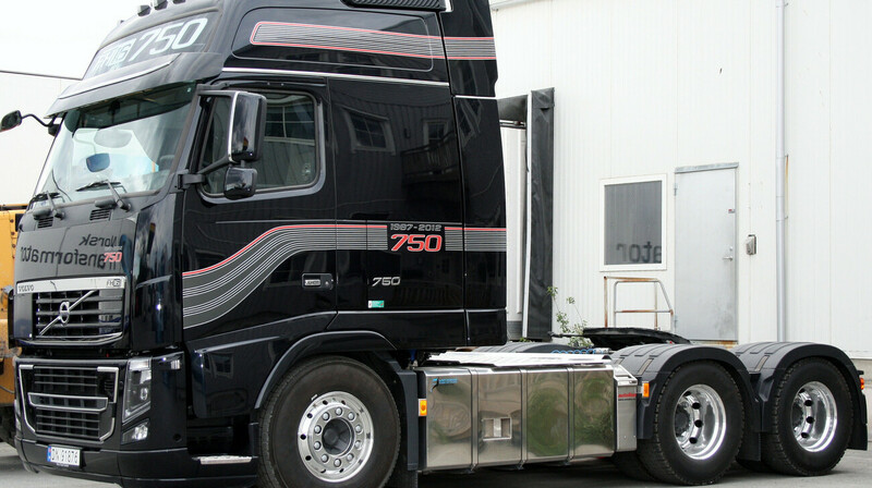 В Костанайской  области ввозили седельные тягачи из Европы по поддельным документам