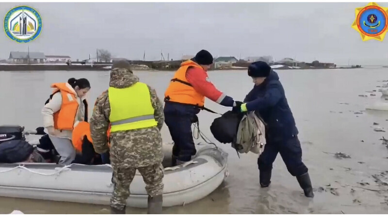 Почти 200 человек эвакуировали в Актюбинской области из-за паводков