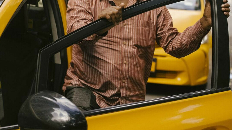 В Астане пассажир, обманувший водителя такси, публично извинился
