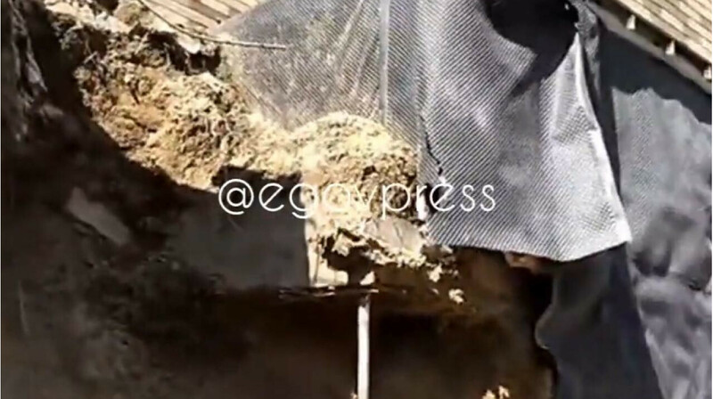 В Алматы многоэтажку удерживает лишь столб?