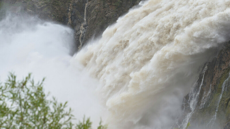 В Орске прорвало дамбу, началась эвакуация жителей