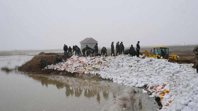 Из Кульсары эвакуировали около 5 тысяч жителей