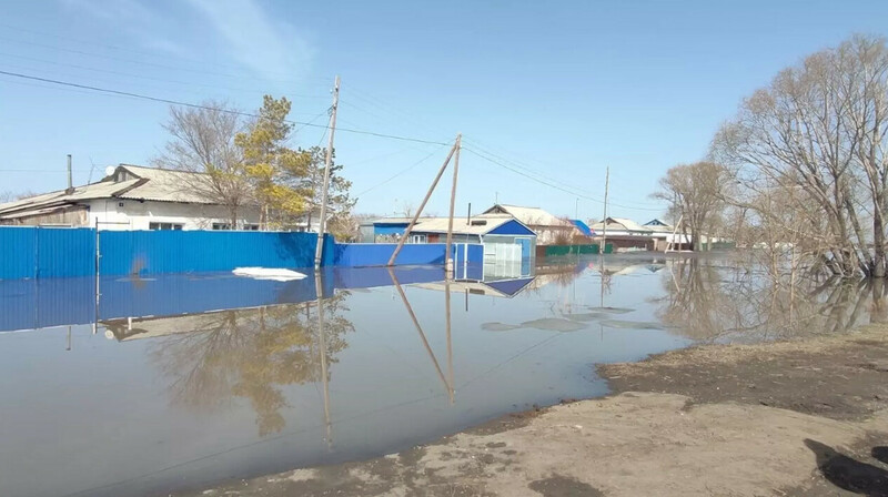 Казахстанские учителя в зонах ЧС продолжат получать зарплату по прежней ставке