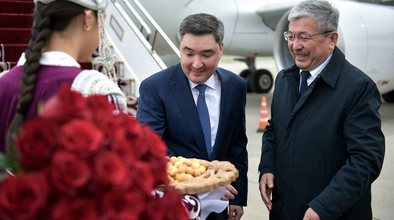 Премьер-министр Казахстана впервые прибыл в Кыргызстан