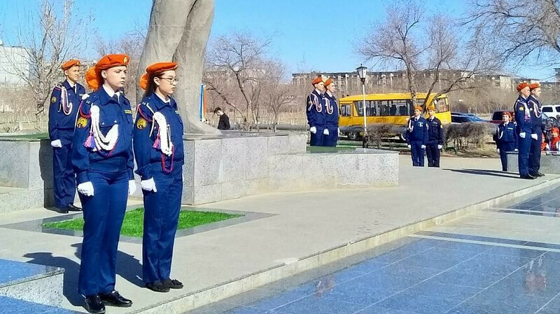 Празднование Дня космонавтики в Байконыре началось с митинга и салюта