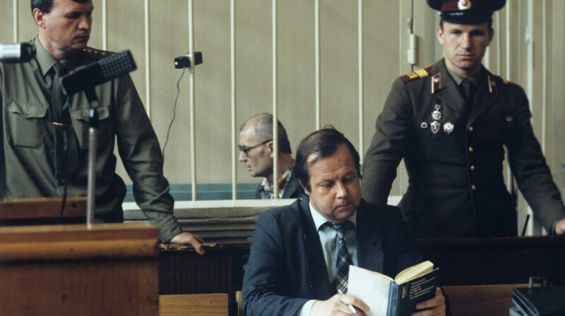 В Луганской области погиб адвокат серийного убийцы Чикатило