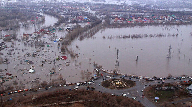 Критический уровень воды в Урале: жителей призывают к срочной эвакуации