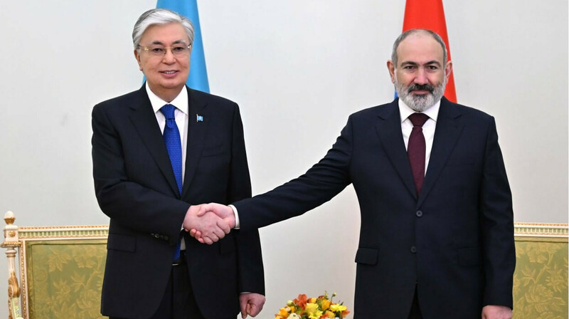 Токаев и Пашинян обсудили армяно-казахстанские отношения