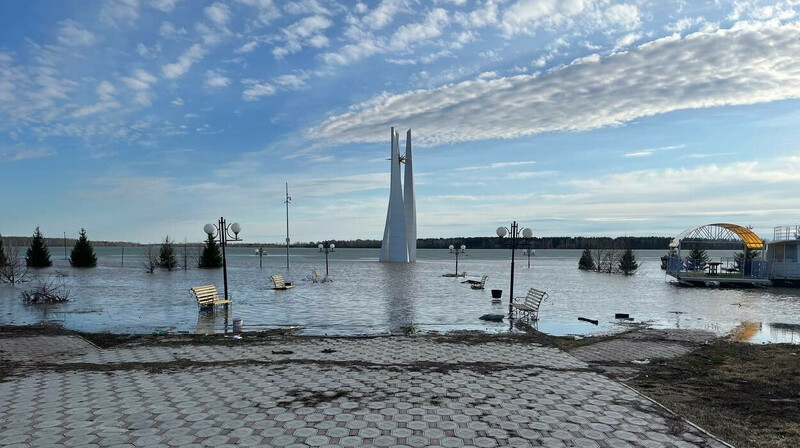 Парк "Северная звезда" в Петропавловске остается под водой