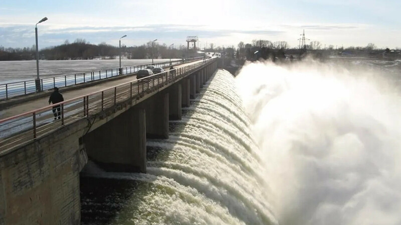 Перелив через плотину Сергеевского водохранилища критически увеличился