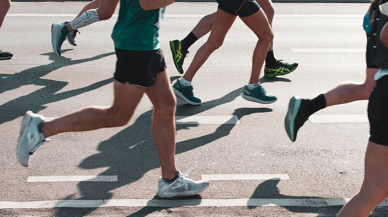 Движение сразу на нескольких улицах закрыли в Алматы