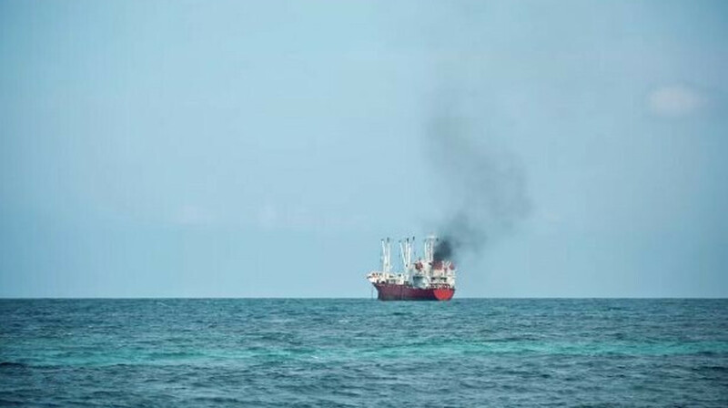 Йеменские хуситы вновь атаковали коммерческие суда США и Израиля